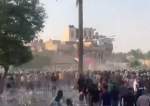 بالفيديو: مواجهات بين محتجين رافضين لنتائج الانتخابات وقوات الامن في بغداد