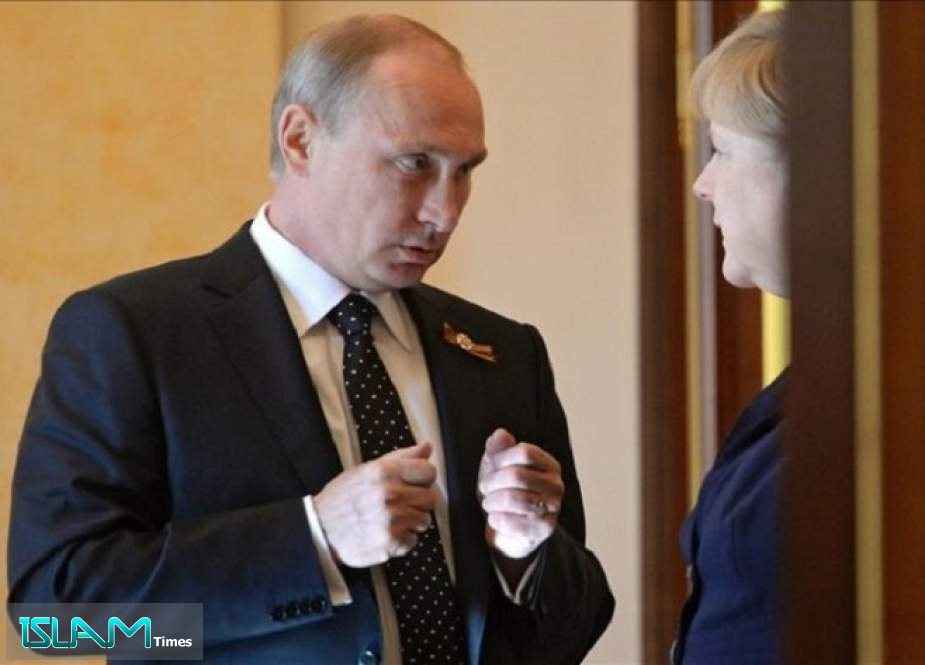 Putin Warns Merkel over NATO Actions in Black Sea