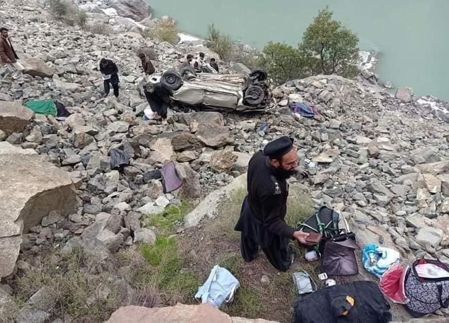کوہستان میں کار حادثہ، گلگت سے تعلق رکھنے والے ایک ہی خاندان کے 6 افراد جاں بحق