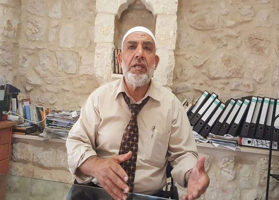 الاحتلال يواصل اعتقال الشيخ بكيرات بتهمة الخطابة وتدريس القرآن