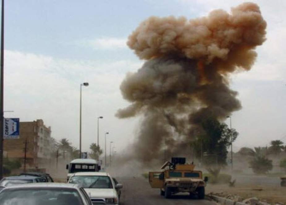 کاروان نظامی آمریکا در عراق هدف بمب کنار جاده ای قرار گرفت