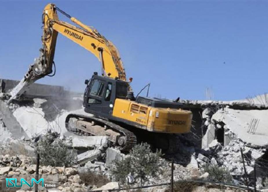 Israeli Regime Forces Palestinian to Demolish His Home in Occupied al-Quds