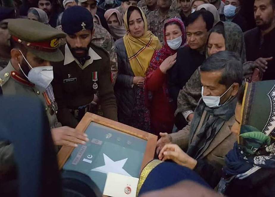 شہید میجر عرفان برچہ ہنزہ میں پورے فوجی اعزاز کے ساتھ سپرد خاک