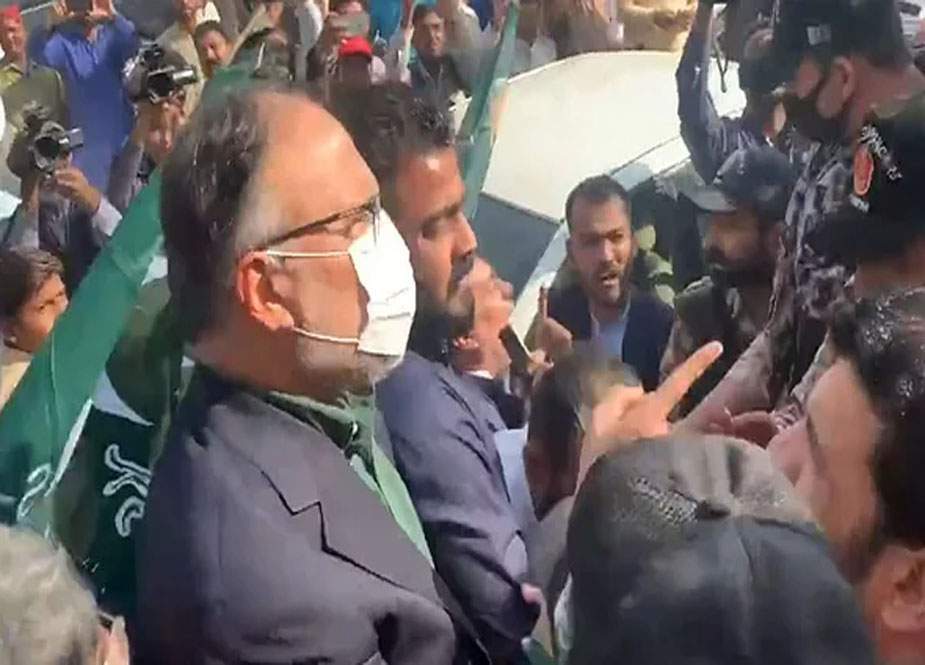 کراچی میں نون لیگی رہنماؤں کی گرین لائن کے افتتاح کی کوشش، رینجرز پہنچ گئی