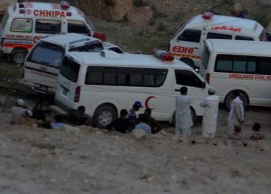 دیر بالا میں ایمبولینس دریا میں جاگری، 4 افراد جاں بحق