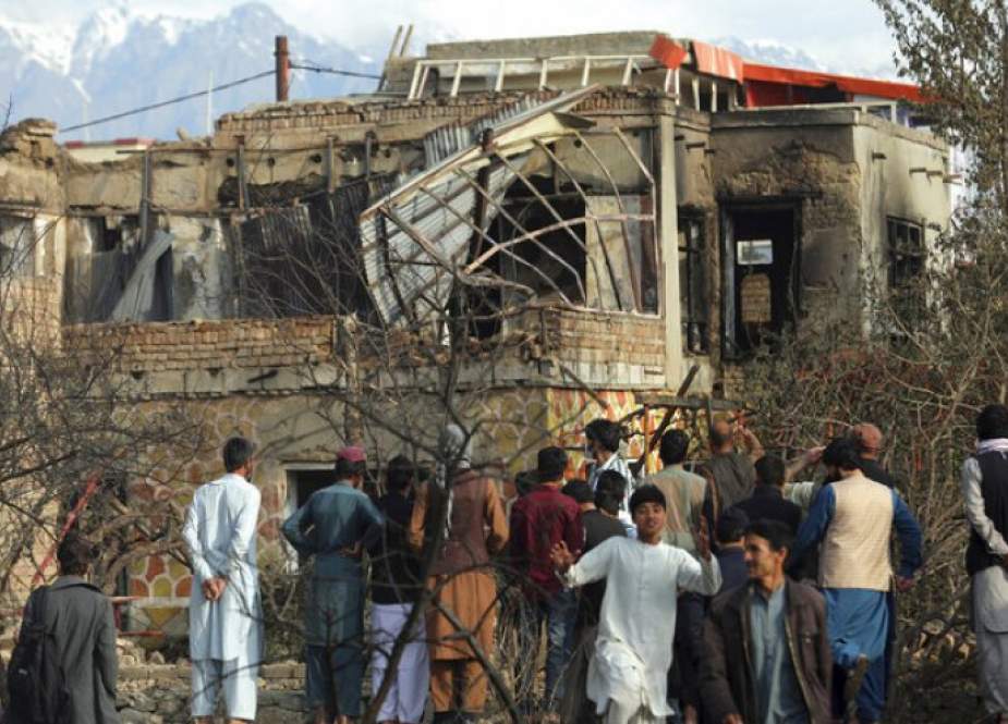 البحث عن ناجين بعد الزلزال المدمر في أفغانستان