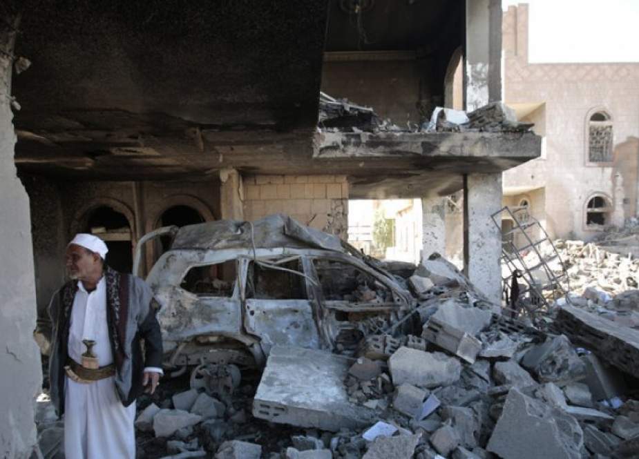 تحالف العدوان السعودي يشن غارات جوية عنيفة على مطار صنعاء