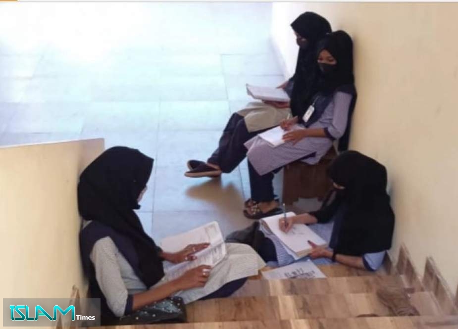 Muslim Girls Wearing Hijab Barred from Classes at Indian College