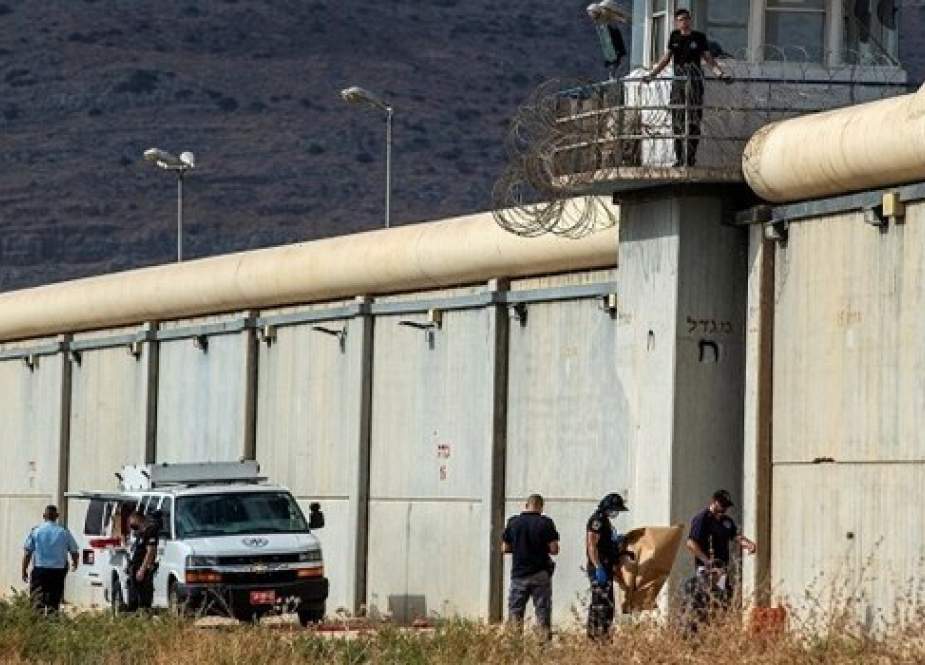 صحيفة عبرية تكشف خرقا جديدا في السجون الإسرائيلية