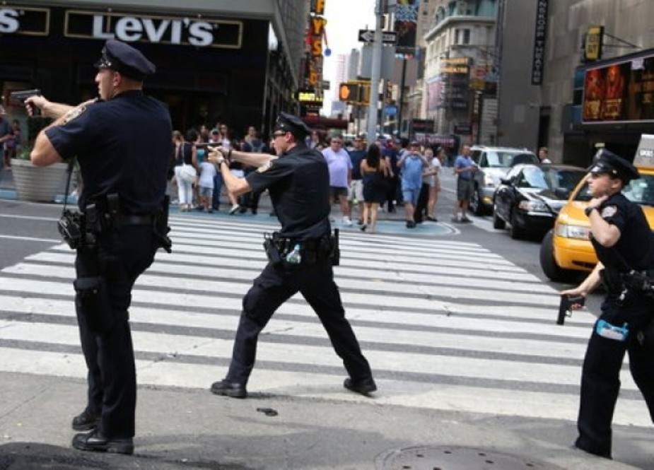 نیویارک میں دہشت گردی، ایک اہلکار ہلاک