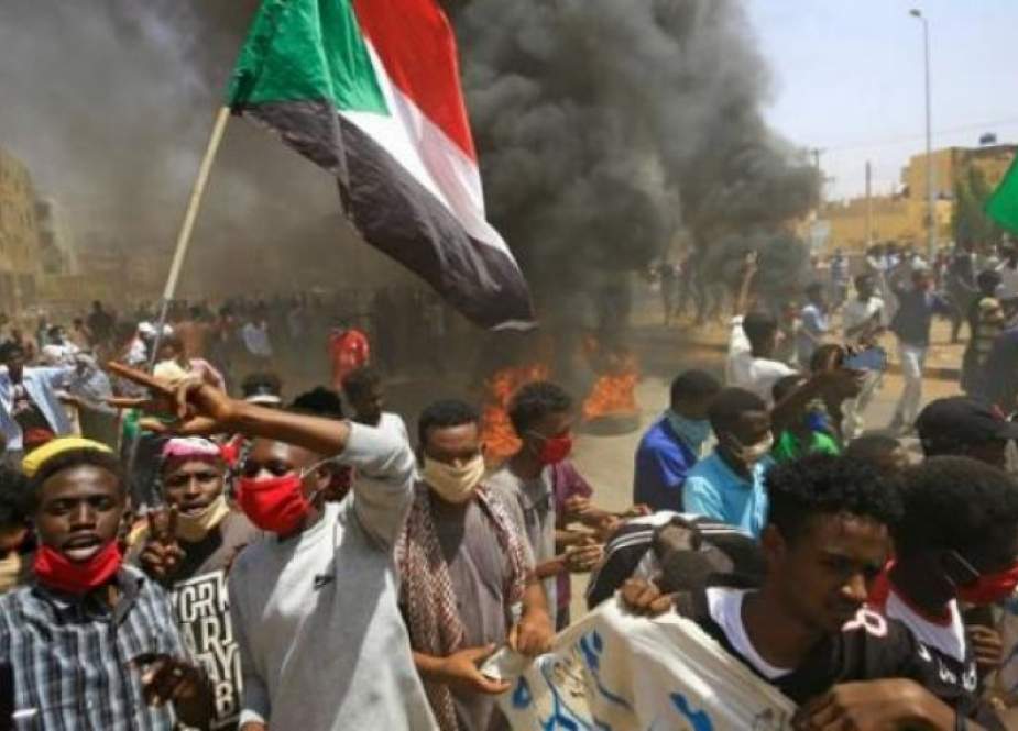 استمرار التظاهرات السودانية ومطالبات بتنحي البرهان