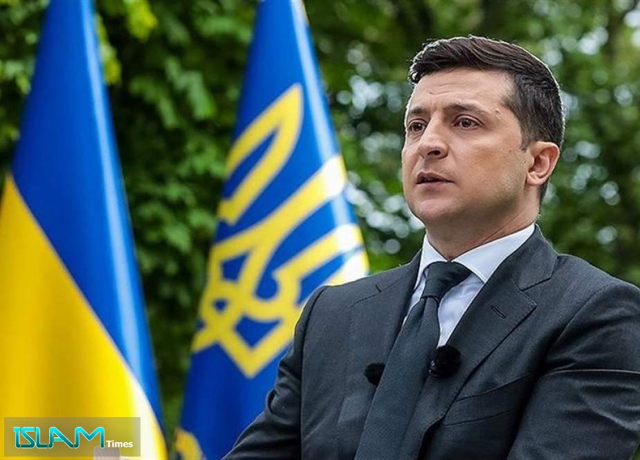 Zelensky Questions US Warnings of "Imminent" Invasion in Biden Call