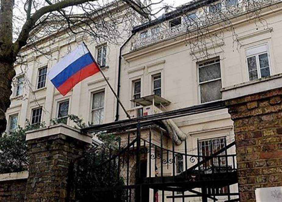 الدبلوماسيون الروس يبدؤون في مغادرة أوكرانيا