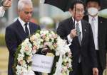 Kishida and Emanuel visit Hiroshima memorial