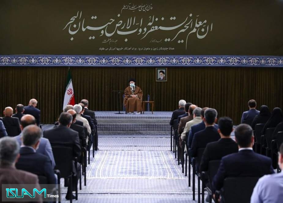 Ayatollah Khamenei Highlights Teachers’ Role in Building a Modern Islamic Civilization