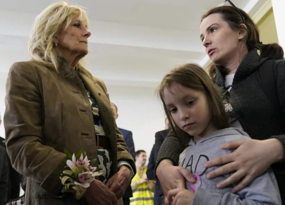 Kunjungan Jill Biden ke Ukraina: Apa yang Membuat Barat Tidak Melihat Para Ibu Yaman