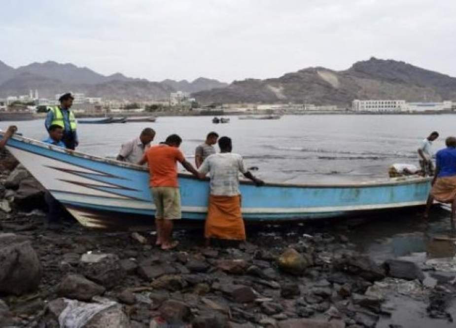 بحرية العدوان تختطف مجموعة من الصيادين اليمنيين