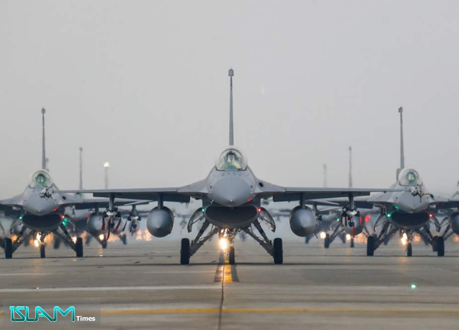 Taiwanese F-16V jet fighters taxi on the runway in Chiayi, Jan 5, 2022.