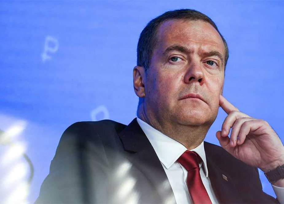 Medvedev: Setiap Perambahan NATO di Krimea Dapat Menyebabkan Perang Dunia III 