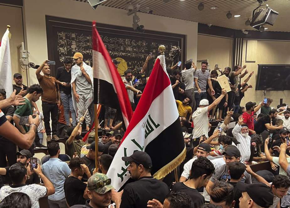 Video: Demonstran Irak Menyerbu Parlemen 