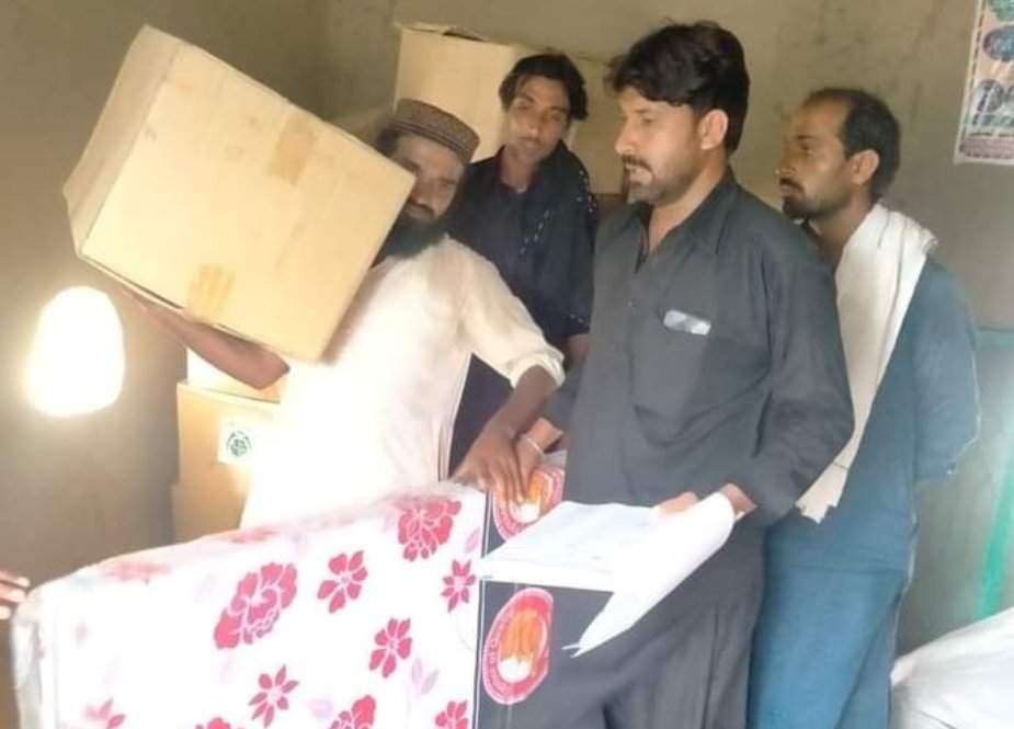 ڈیرہ اسماعیل خان کے سیلاب متاثرین میں امدادی سامان تقسیم