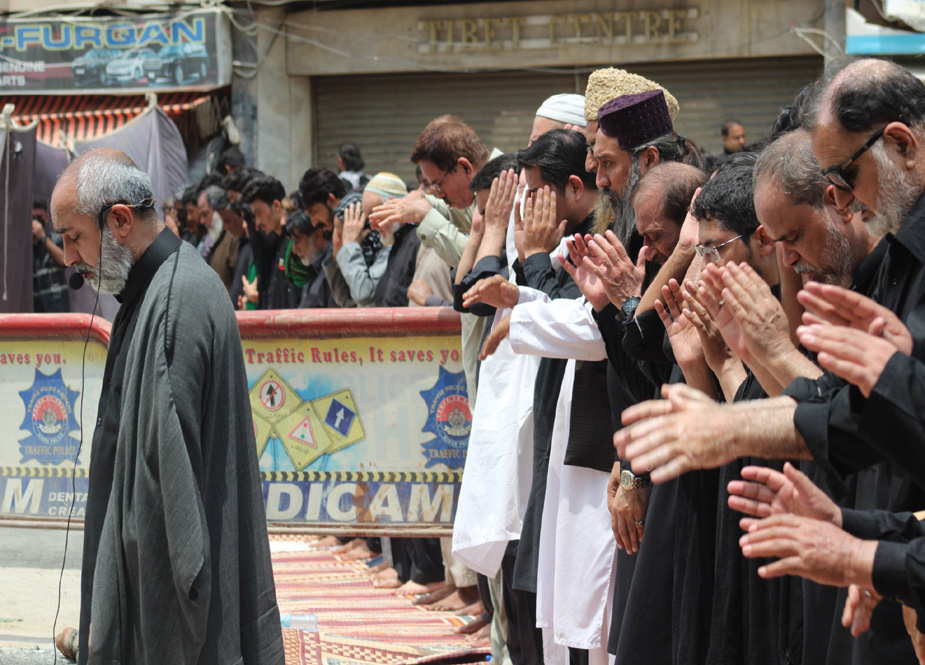 کراچی میں یوم عاشور پر شیعہ، بریلوی، دیوبندی، اہلحدیث ایک صف میں کھڑے ہوگئے