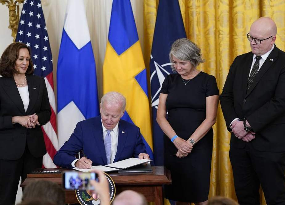 Biden Menandatangani Protokol tentang Aksesi Finlandia dan Swedia ke NATO