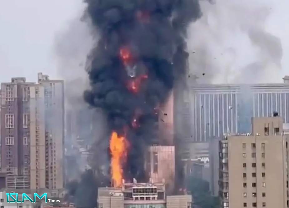 Major Fire Engulfs Skyscraper in Chinese City