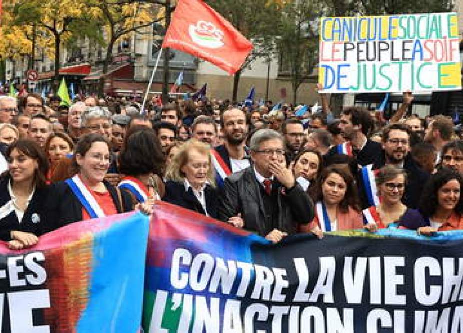 Ribuan Orang Berbaris di Paris atas Biaya Hidup