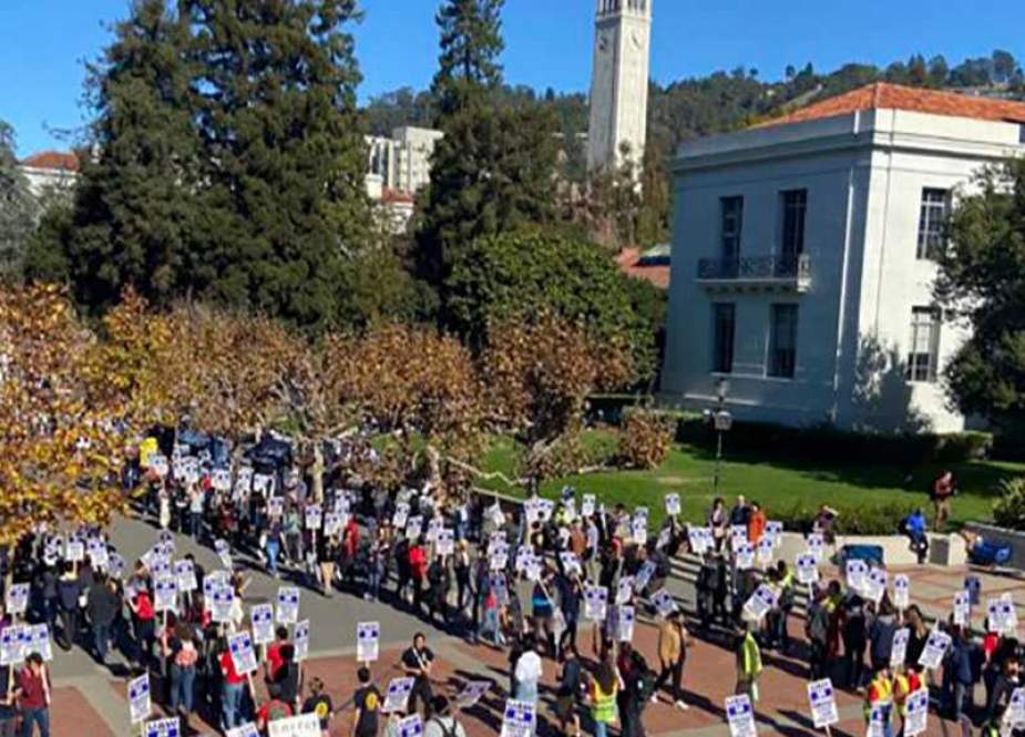 Pekerja Akademik di Universitas Negeri California Memprotes Gaji Rendah