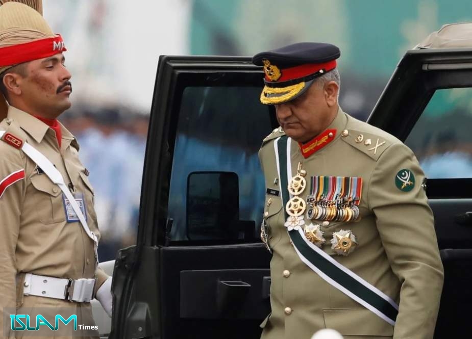 Pakistani Army Chief Stresses Developing Ties with Iran
