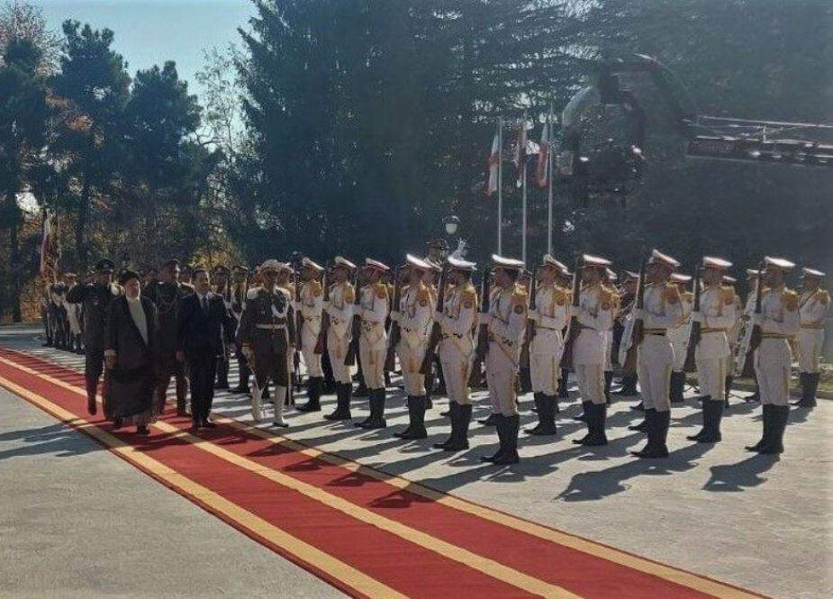عراقی وزیراعظم کی تہران آمد، ایرانی صدر آیت‌ الله رئیسی نے استقبال کیا