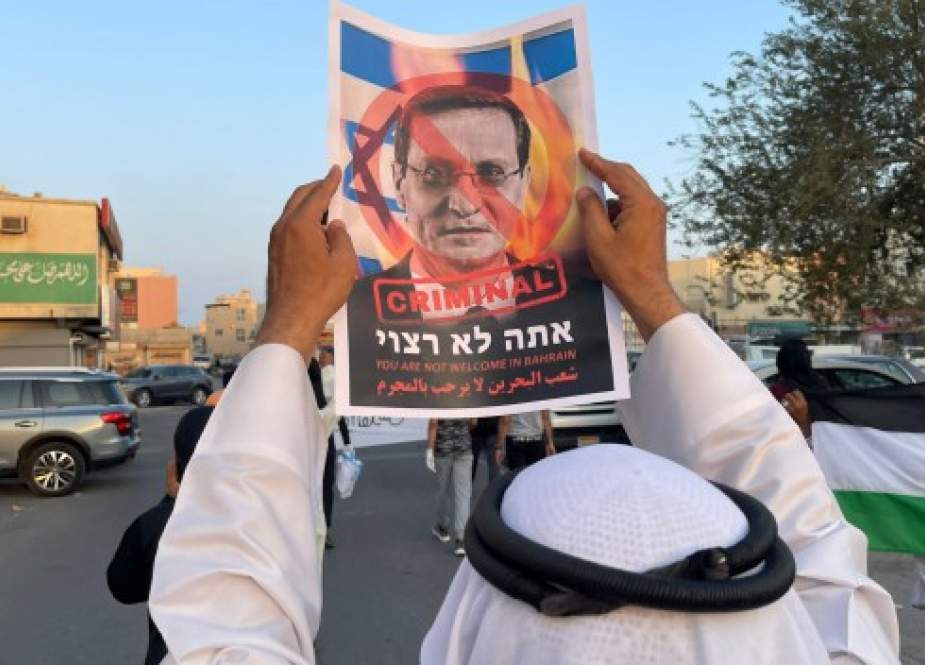 Herzog Dipaksa Mengubah Rencana saat Protes Memanas di Bahrain