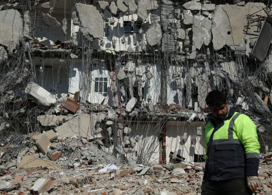 Turki Tingkatkan Investigasi Bangunan yang Runtuh, Perintahkan 113 Ditangkap