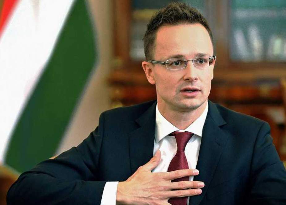 Hungaria Menguraikan Cacat Pengiriman Senjata ke Ukraina