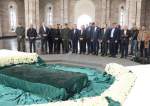 بالصور.. وزير الخارجية الإيراني يضع إكليلاً من الزهور على قبر الراحل حافظ الأسد