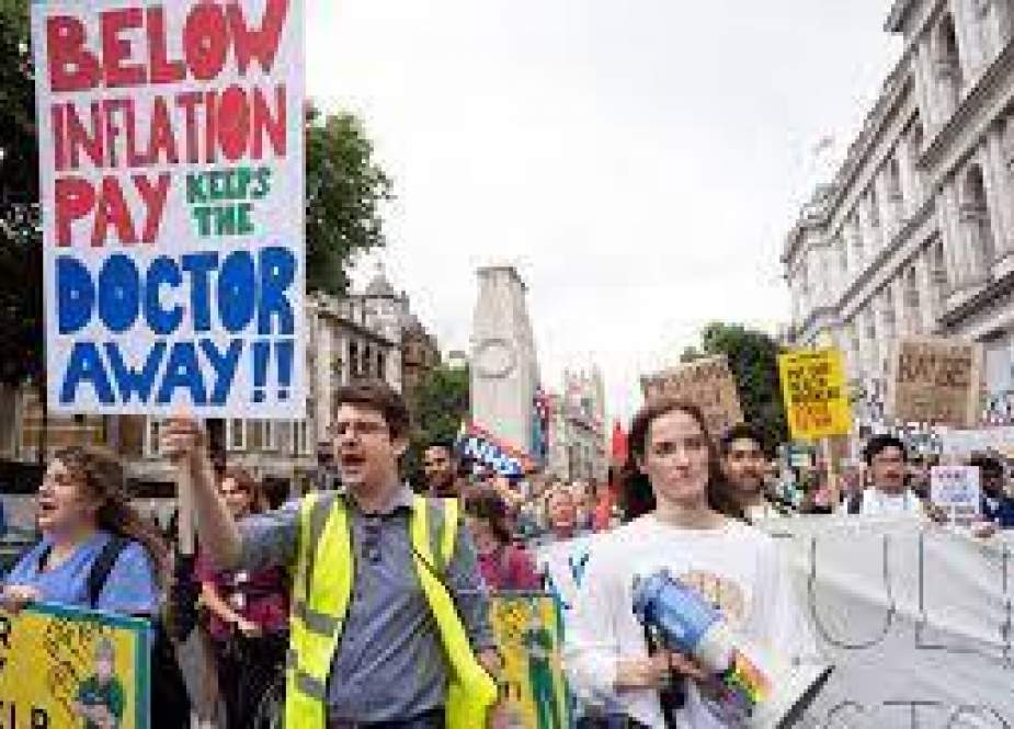 Ribuan Warga London Turun ke Jalan; Dukung Mogok Dokter Inggris 
