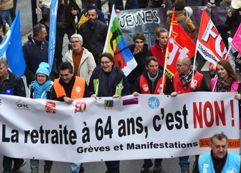Demonstrasi Besar-besaran di Kota-kota Prancis Memprotes Rencana Kontroversial Macron