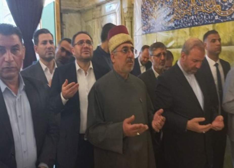 شمخاني يزور مرقد الإمامين الجوادين (ع) في بغداد