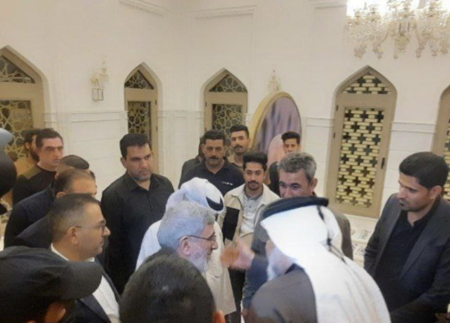 شہید ابو مہدی المہندس کے مزار پر قدس فورس کے سربراہ کی حاضری