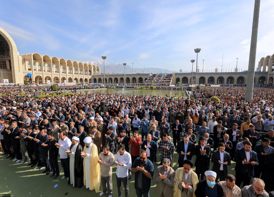 تہران میں آیت اللہ العظمی خامنہ ای کی امامت میں نماز عید کا اجتماع، لاکھوں افراد کی شرکت