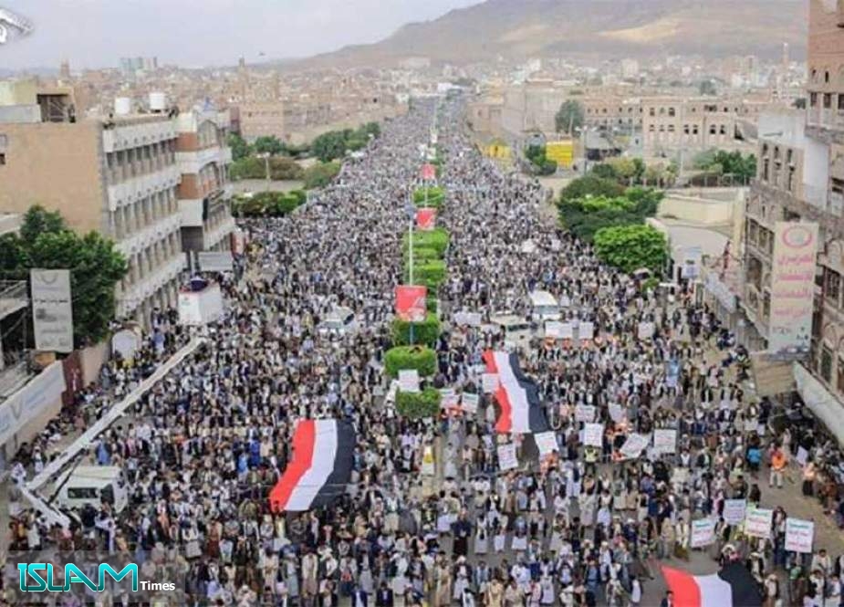 Yemenis Rally en Masse in Support of Boycotting American Goods
