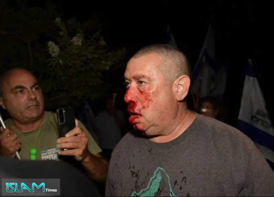 “Israeli” Police Clash with Protesters near Netanyahu’s Residence