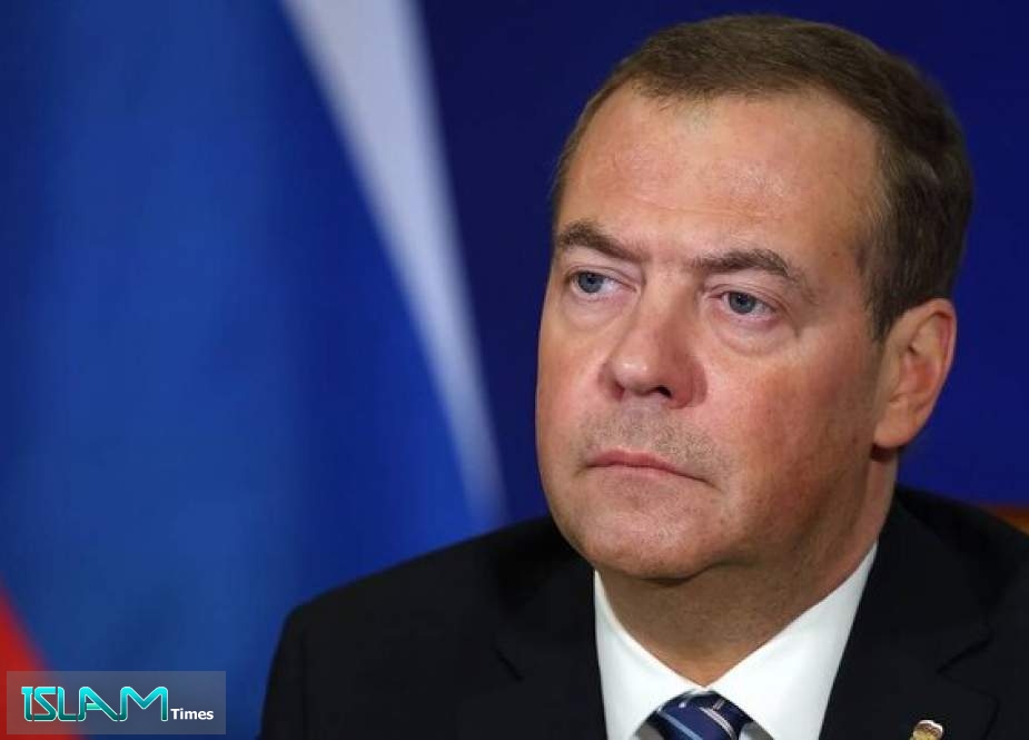 Medvedev: Qərbin ümidsizliyi Zelenskinin həyatı bahasına başa gələ bilər