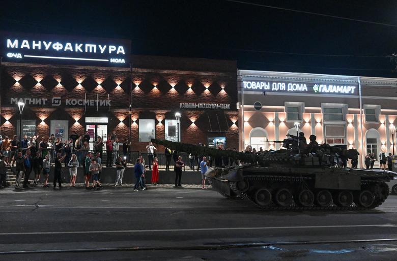 Fighters of Wagner private mercenary group pull out of the headquarters of the Southern Military District to return to base, in the city of Rostov-on-Don, Russia, June 24.