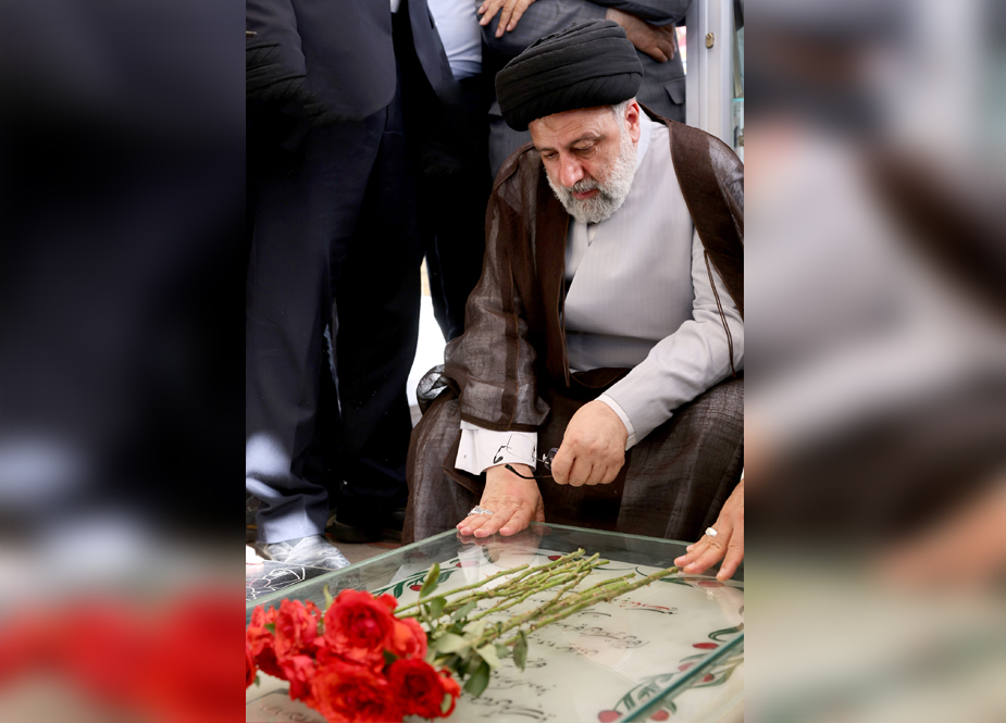 ایرانی صدر آیت اللہ ابراہیم رئیسی کی شہید جنرل قاسم سلیمانی کی قبر پر حاضری