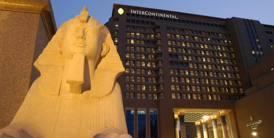 اخراج مدل صهیونیست از هتلی در مصر