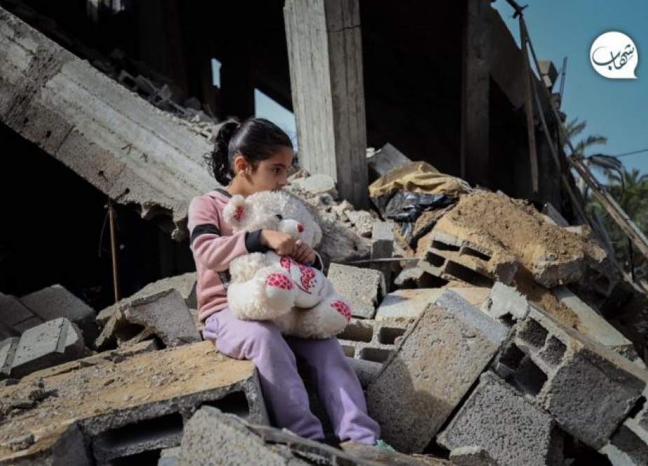 Palestinian girl on a debris of a house destructed by the Israeli aggression on Gaza.jpg