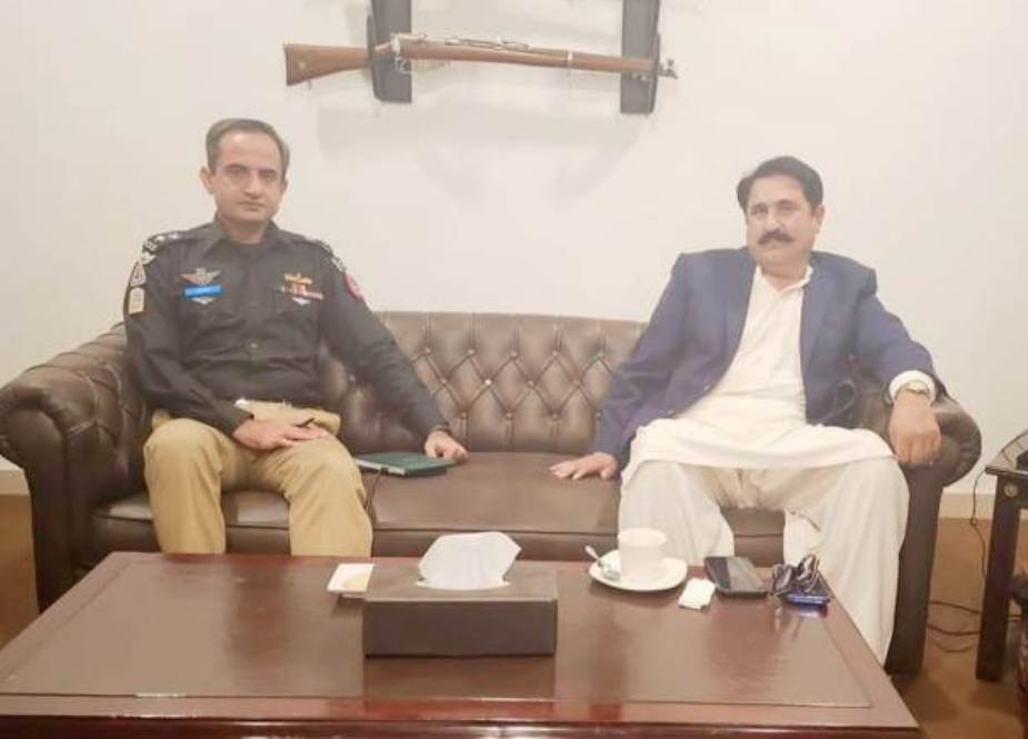 پشاور فائرنگ واقعہ، سابق وفاقی وزیر ساجد حسین طوری کی سی سی پی او پشاور سے ملاقات