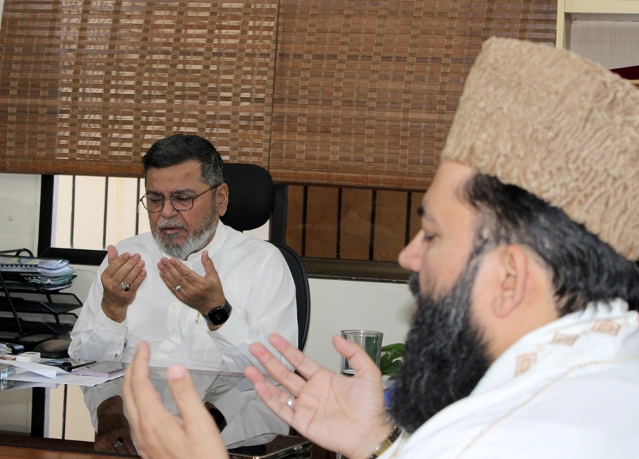 چیئرمین مرکزی رویت ہلال کمیٹی پاکستان مولانا عبدالخبیر آزاد کی زہرا(س) اکیڈمی کراچی میں علامہ شبیر حسن میثمی سے ملاقات